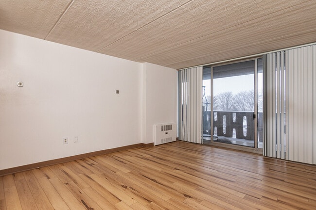 Building Photo - 200 Swanton St