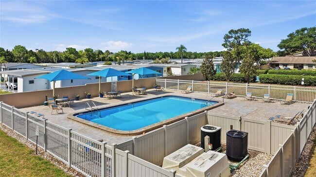 Building Photo - 2131 Ridge Rd S