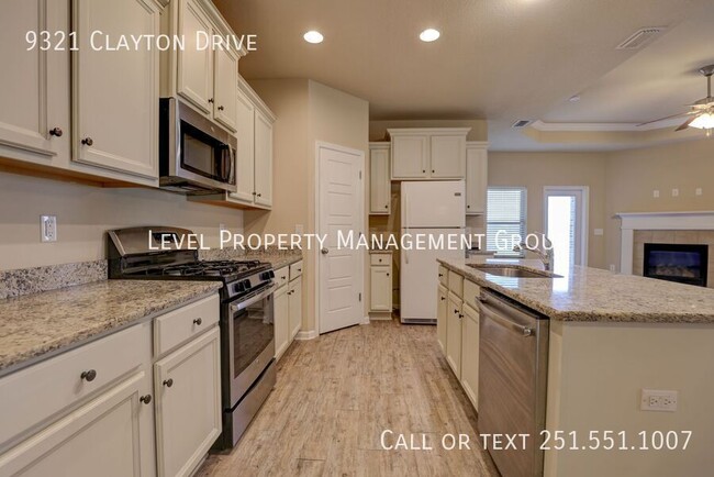 Building Photo - 9321 Clayton Dr