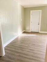 Building Photo - 32 E 1st Ave