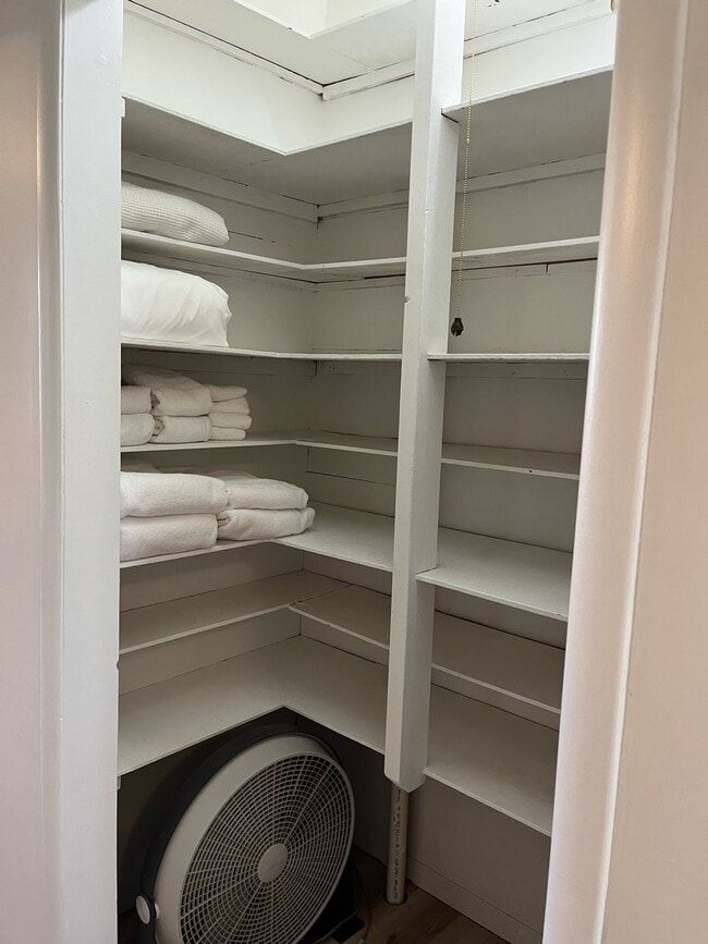 Building Photo - 1801 Beck Ave