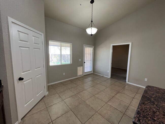 Building Photo - 3174 S Robert Way