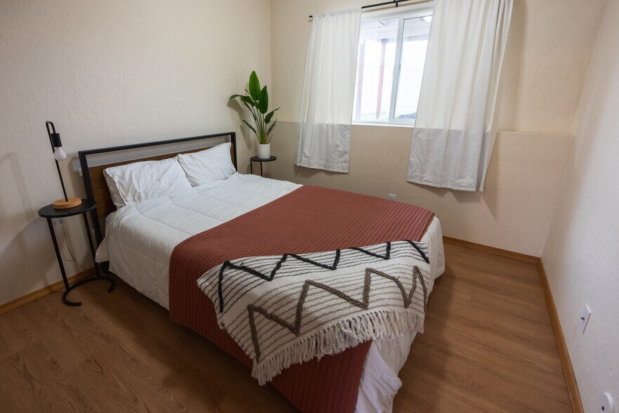 Downstairs Bedroom - Queen memory foam mattress - Window to Private Backyard - 2805 W Dumont Dr