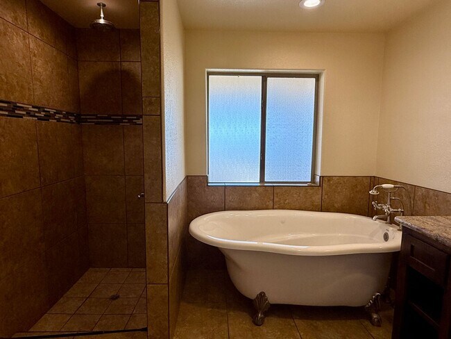 Building Photo - 4 bedroom view home in San Luis, AZ