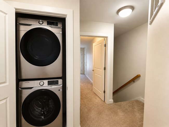 Building Photo - Scenic Community Living, Garage + Bonus Space & Prime Location Near UVA/Sentara!