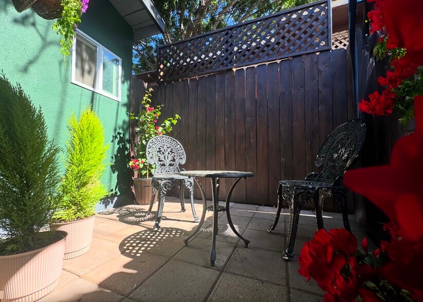 private rear garden - 1108 N Sweetzer Ave