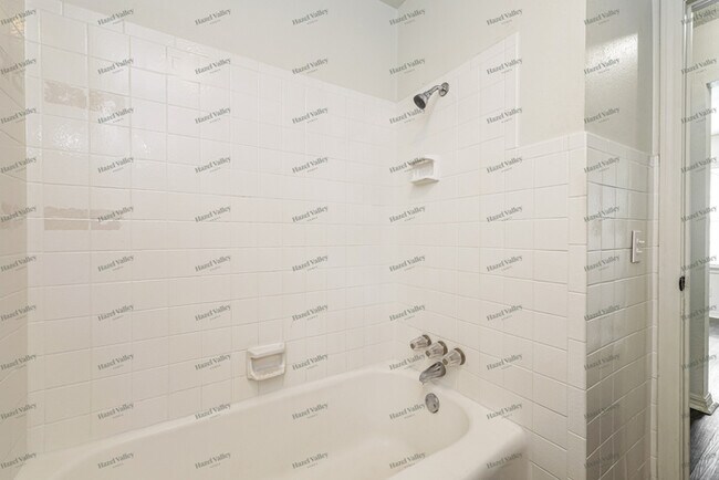 Building Photo - 3424 Willow Creek Dr