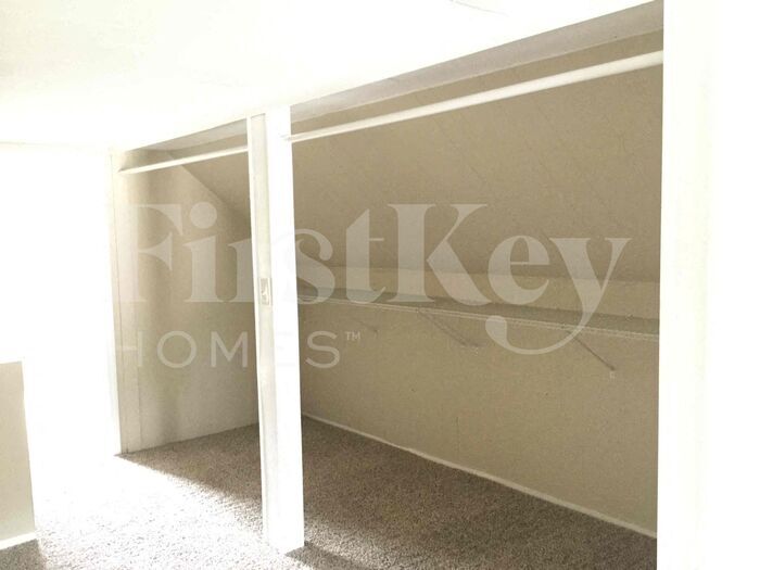 Building Photo - 123 Keller Ave