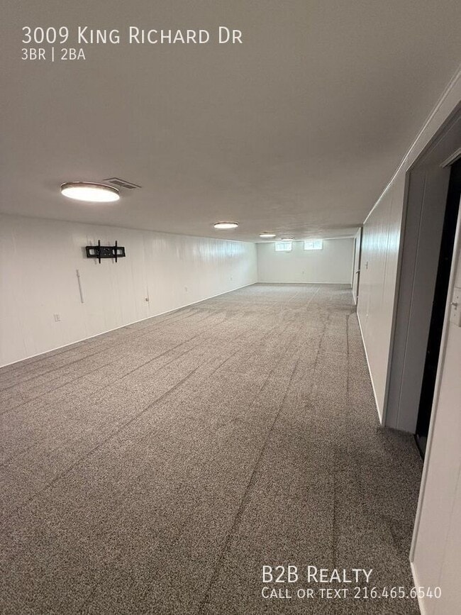 Building Photo - 3009 King Richard Dr