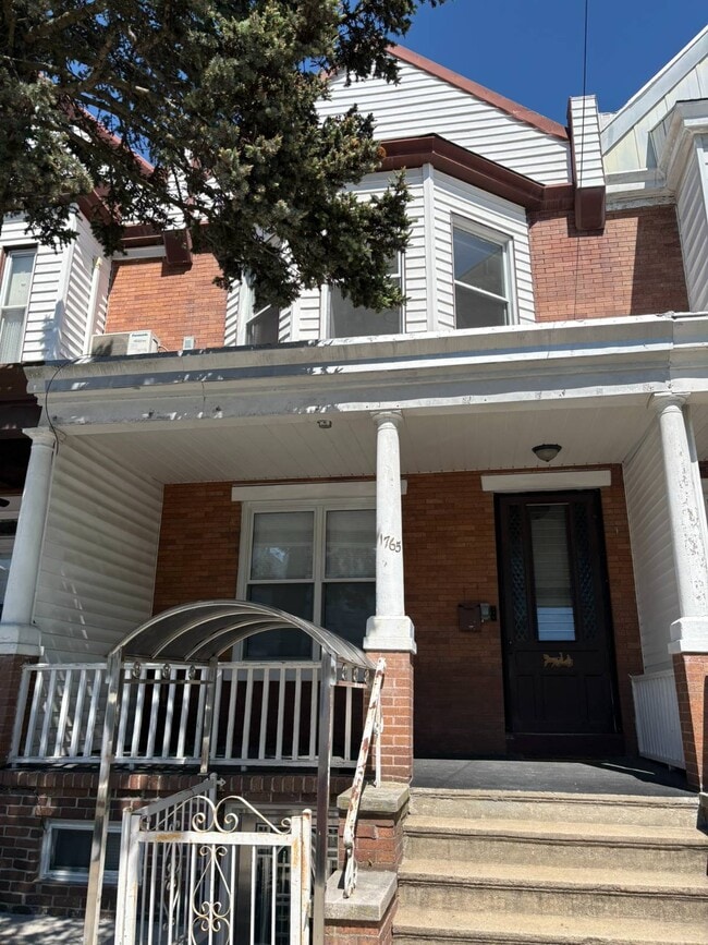 Building Photo - 1765 W 9th St