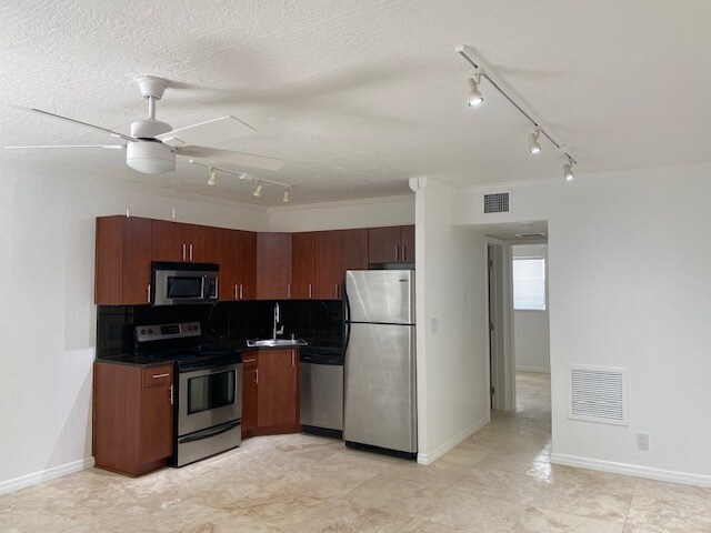 Kitchen - 1872 NE 46th St