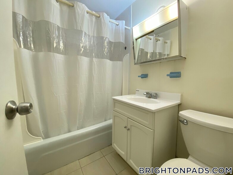 Building Photo - 122 Dustin St