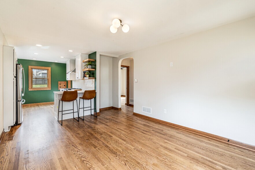 Building Photo - 7639 W Lorraine Pl