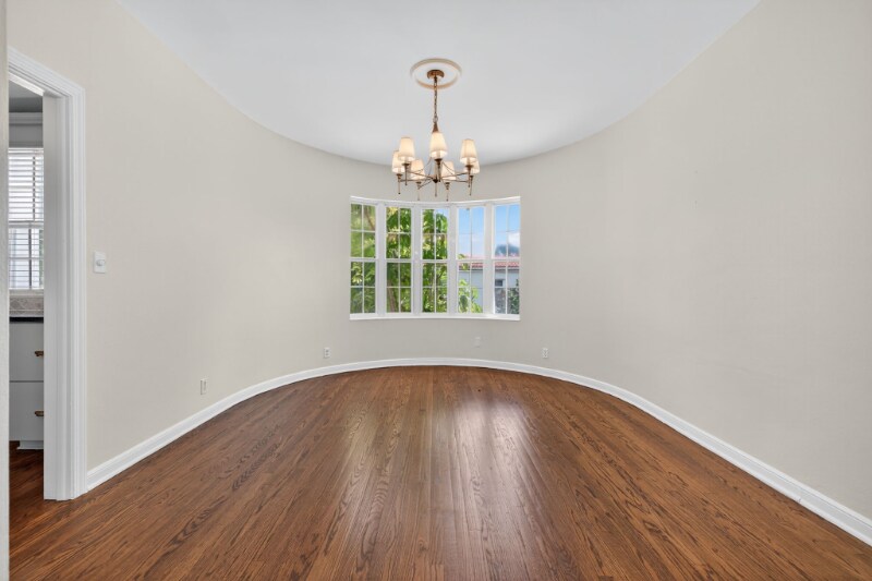 Building Photo - 737 19th Ave N