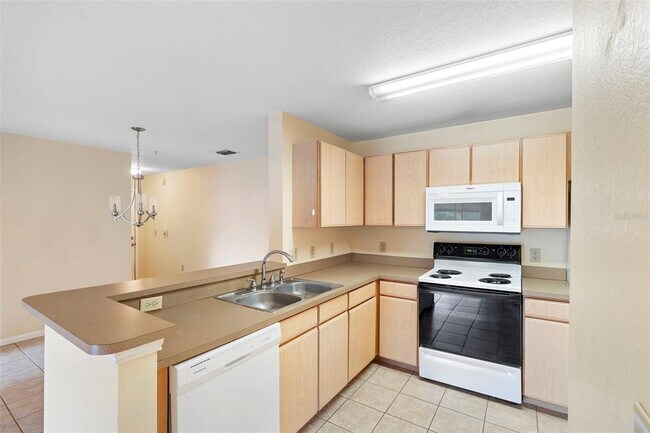 Building Photo - 940 Village Trail