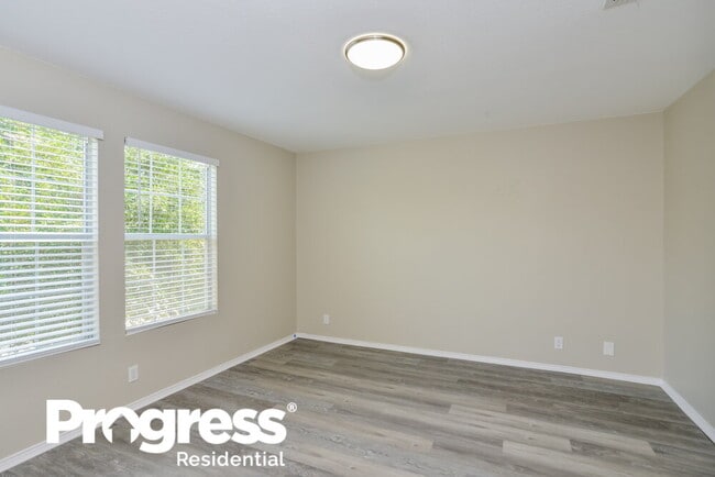 Building Photo - 8439 Silver Brush