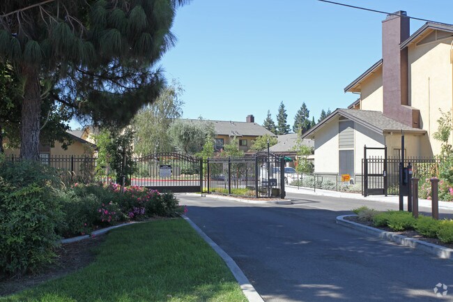 Building Photo - Avalon Place