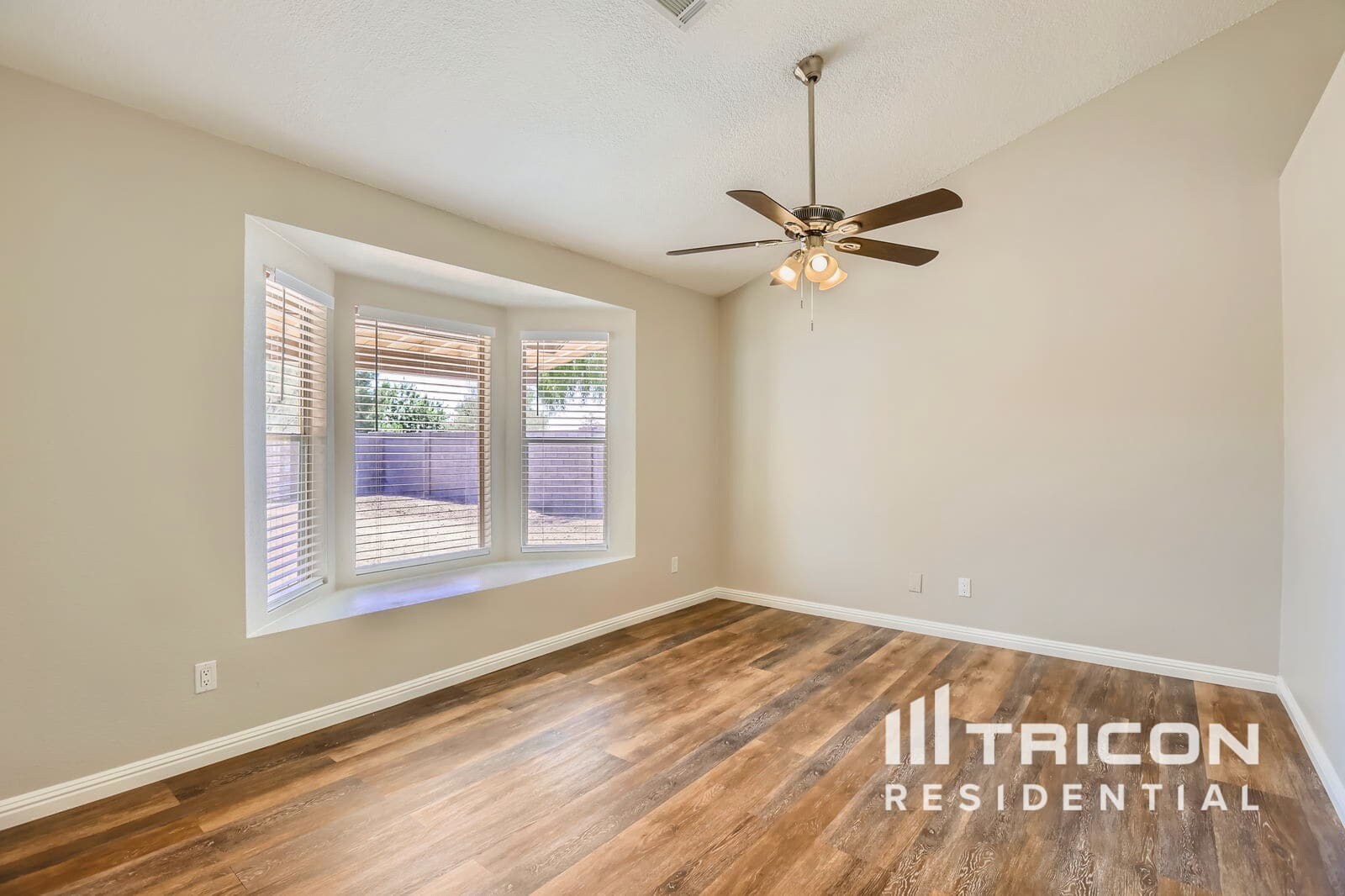 Building Photo - 673 E Estrella Dr