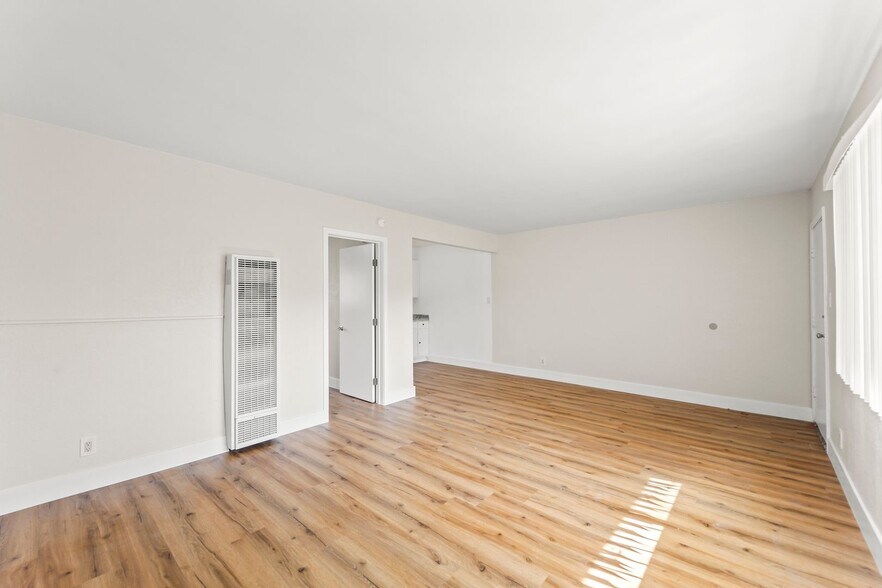 Building Photo - 1254 W 110th St