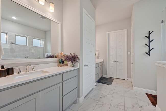 Building Photo - 853 Calusa Dr