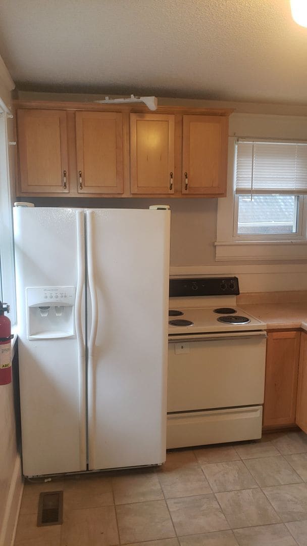 Building Photo - Darling 2br/1ba in Five Points. Apartment unit in historic home. Available 7/15!