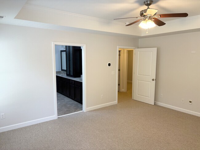 Building Photo - 204 Providence Ln
