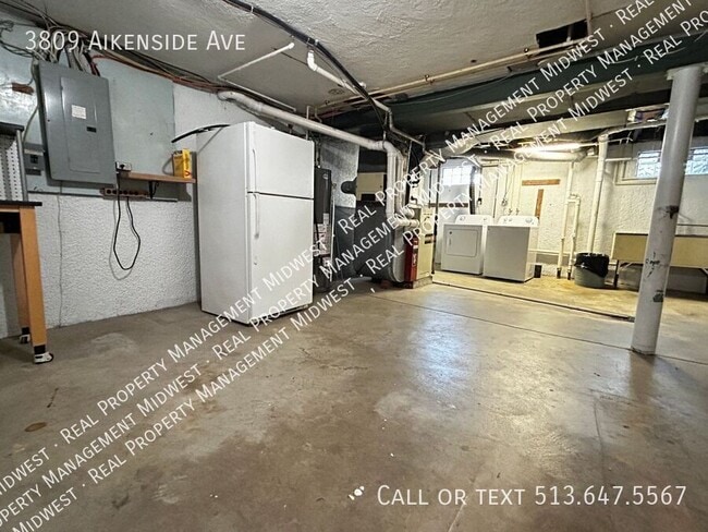 Building Photo - 3809 Aikenside Ave