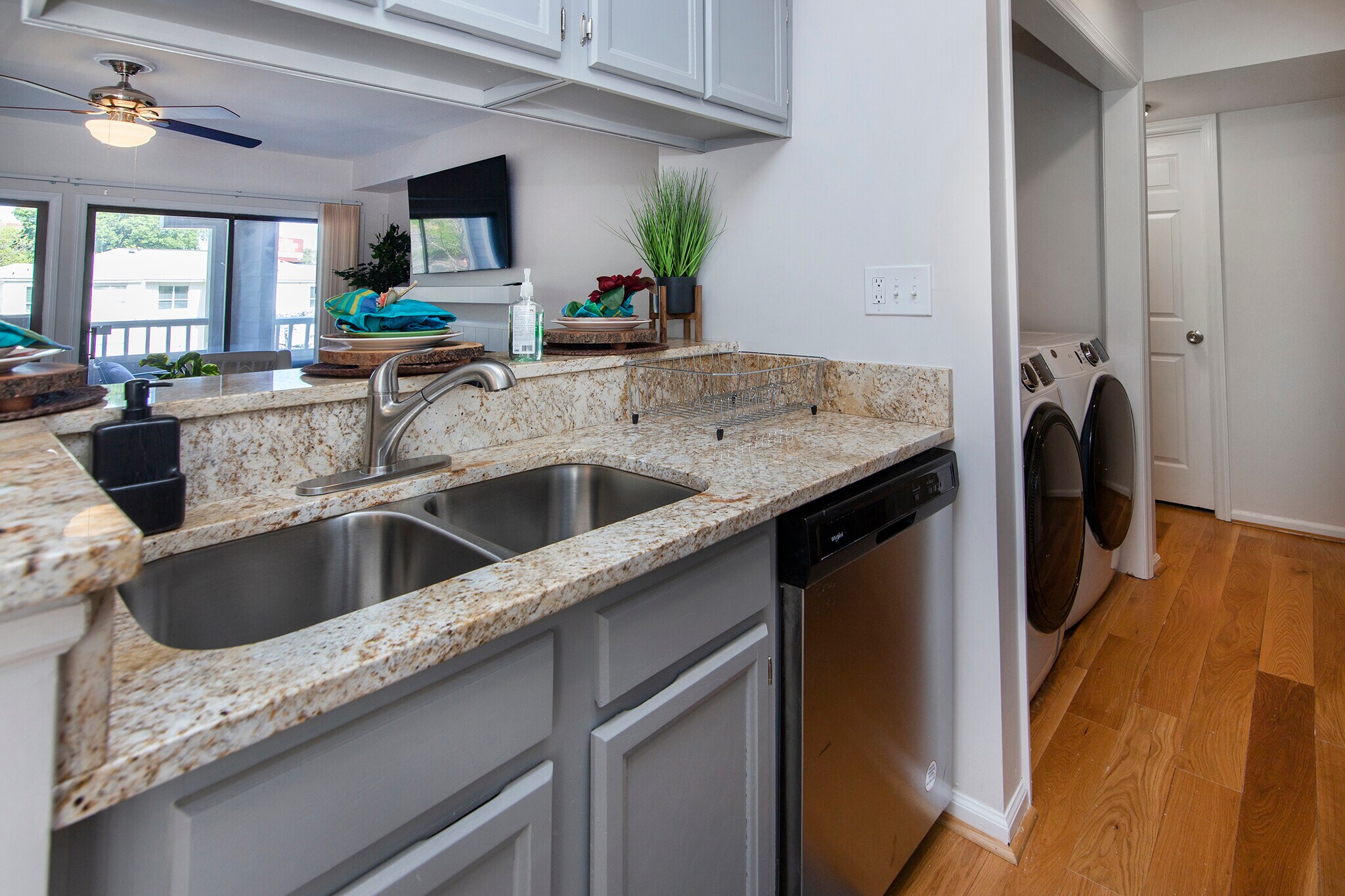 Building Photo - 212 W 10th St