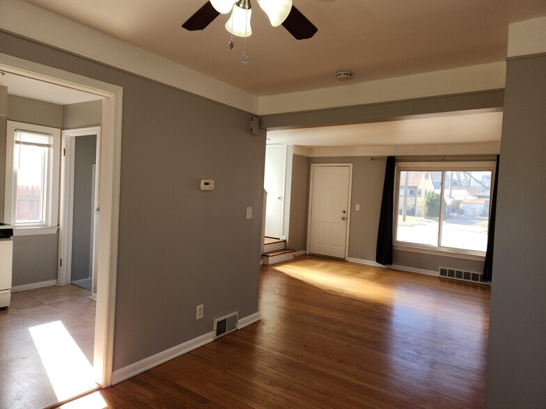 Building Photo - 214 Potter Ave