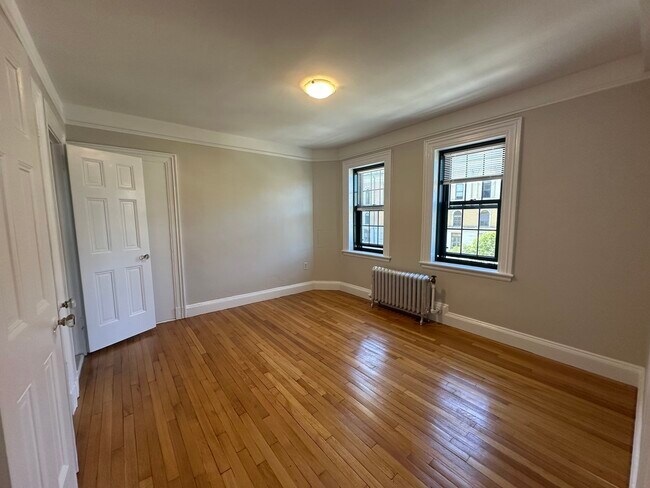 Building Photo - 124 Bowdoin St