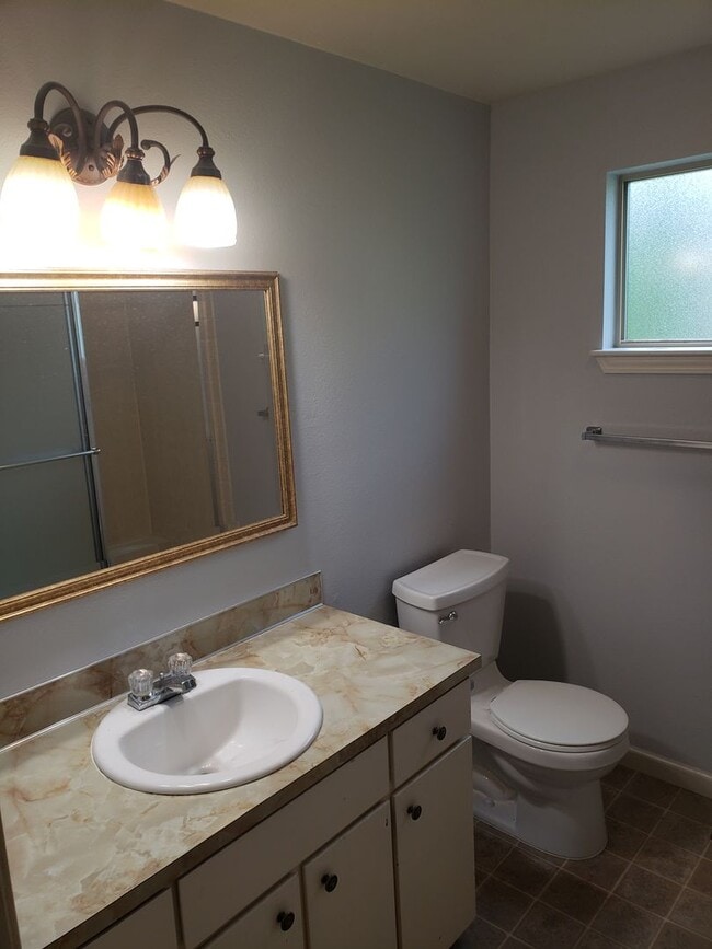 Building Photo - Emerald Ridge High School Duplex