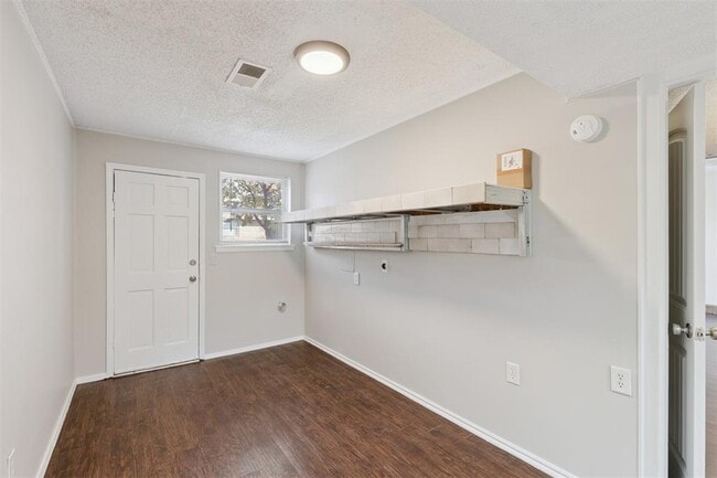 Building Photo - 645 Redstone Ave