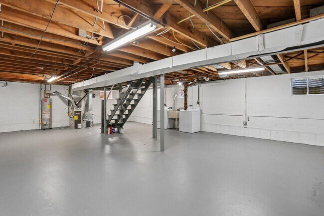 Building Photo - 11105 Stillwater Ave