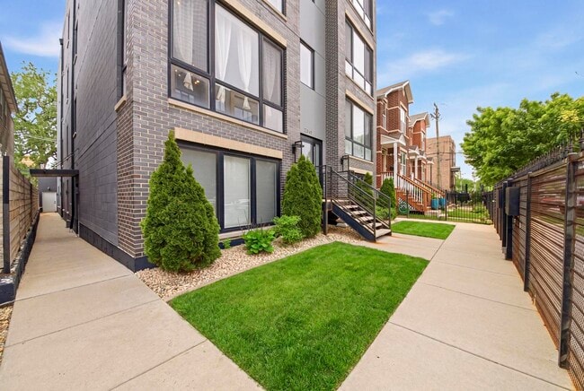 Building Photo - 2143 W Adams St
