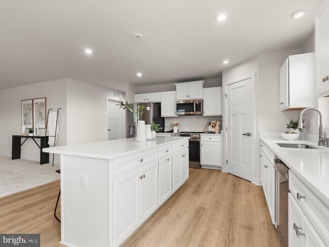 Building Photo - 4738 Naples Ave