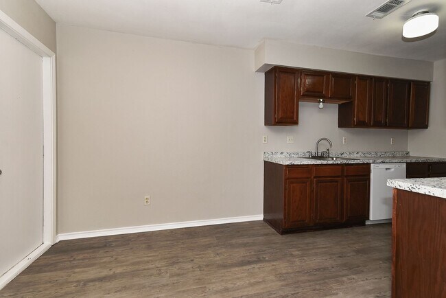 Building Photo - PEPERPORT.3914/3916