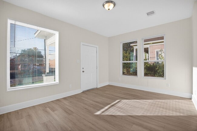 Building Photo - 304 W Vulcan St