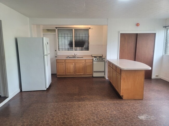 Building Photo - 99-228-228 Aiea Heights Dr