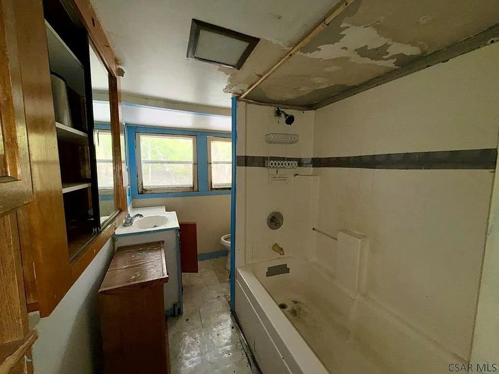Building Photo - 431 Finch St