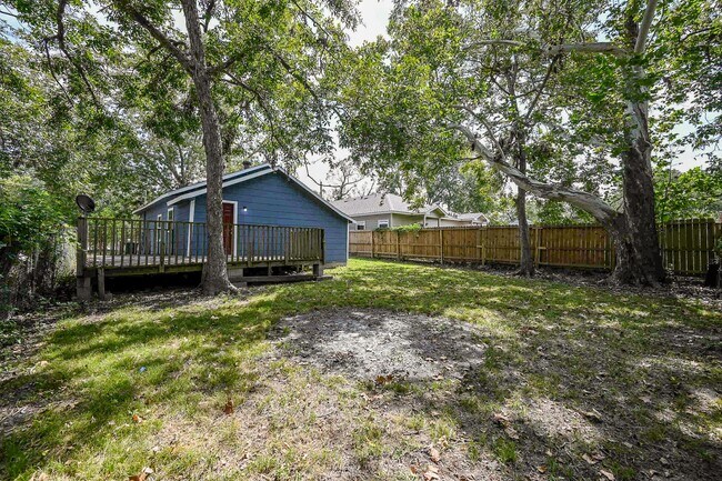 Building Photo - 8007 Carver Rd