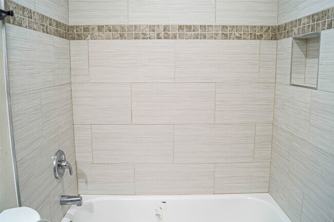 Building Photo - 11 Canyon Oak Pl