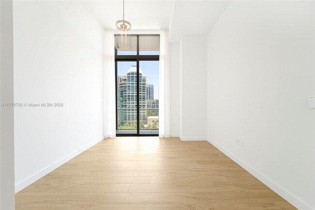 Building Photo - 2678 Tigertail Ave