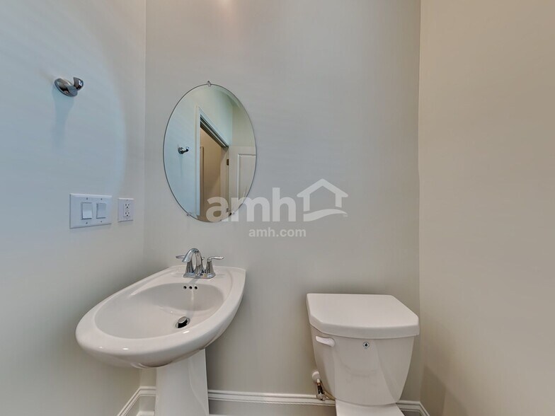 Building Photo - 3761 Blackshear Pl