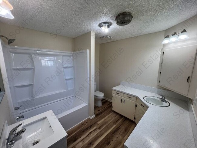 Building Photo - Beautiful Newly Renovated 3 Bedroom 2 Bath...