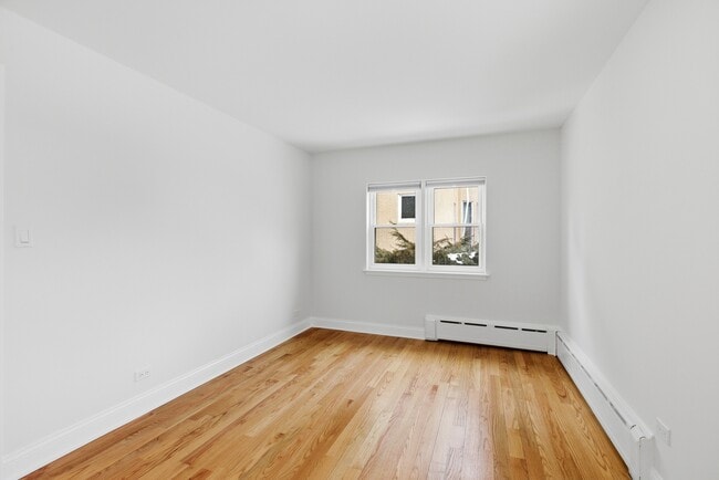 Building Photo - 1506 Glencoe Ave