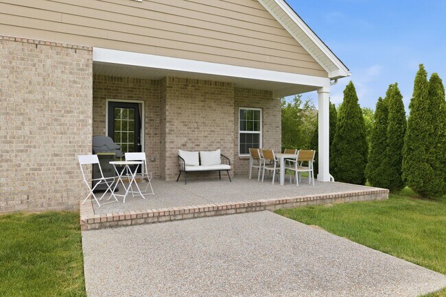 Building Photo - Luxury Executive Living in Sought-After Franklin Community