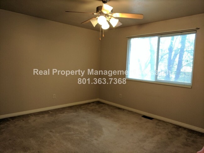 Building Photo - Pet Friendly 2 Bed 1.5 Bath Condo in Midvale