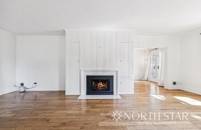 Building Photo - Charming Broadmoor Historic Farmhouse on a...