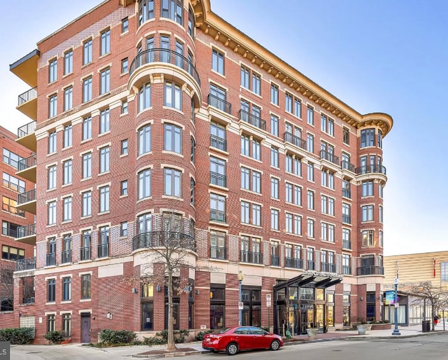 Building Photo - 1390 Kenyon St NW