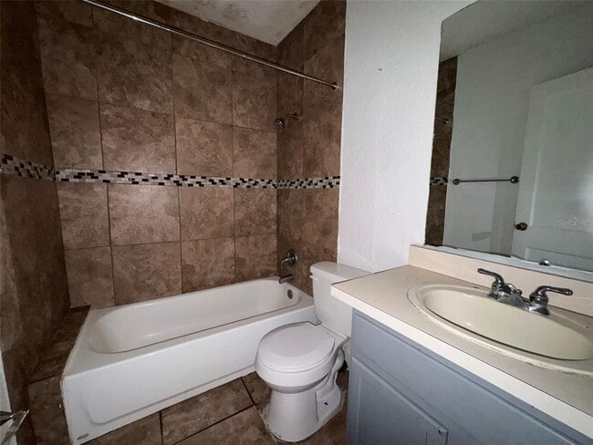 Building Photo - 638 Columbia St